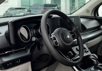 Подержанный автомобиль Kia Carnival 2021 года (13 фото)
