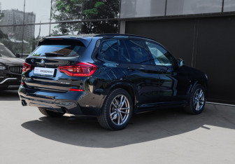 Подержанный автомобиль BMW X3 2019 года (4 фото)