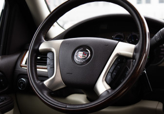 Подержанный автомобиль Cadillac Escalade Suv 2010 года (13 фото)