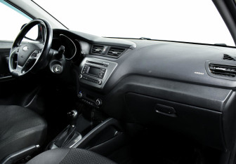 Подержанный автомобиль Kia Rio Hatchback 2016 года (5 фото)