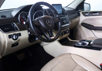 Подержанный автомобиль Mercedes-Benz GLE 2017 года (15 фото)