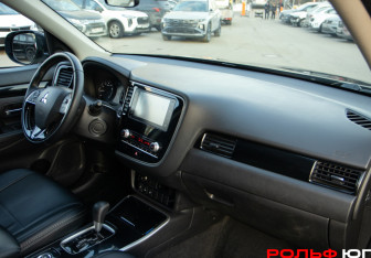 Подержанный автомобиль Mitsubishi Outlander 2020 года (7 фото)
