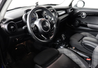 Подержанный автомобиль MINI Hatch 2018 года (9 фото)