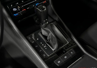 Подержанный автомобиль Skoda Superb Liftback 2024 года (16 фото)