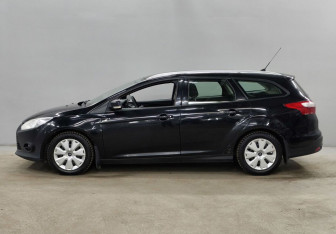 Подержанный автомобиль Ford Focus Wagon 2013 года (8 фото)