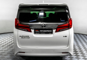 Подержанный автомобиль Toyota Alphard 2019 года (6 фото)