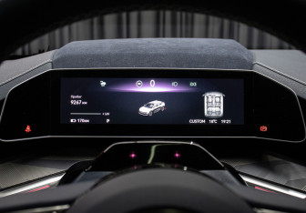 Подержанный автомобиль Zeekr 001 2023 года (13 фото)