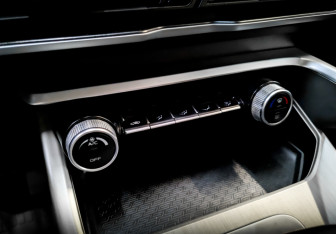 Подержанный автомобиль Geely Coolray 2022 года (24 фото)