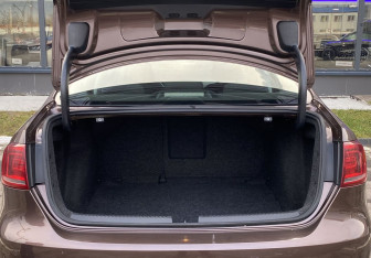 Подержанный автомобиль Volkswagen Jetta Sedan 2014 года (10 фото)