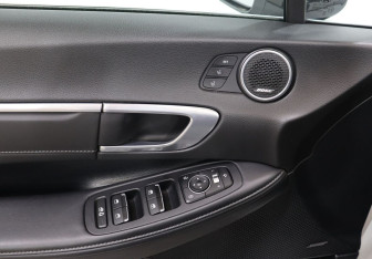 Подержанный автомобиль Hyundai Sonata 2020 года (11 фото)