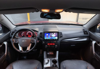 Подержанный автомобиль Kia Sorento 2009 года (12 фото)