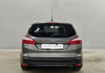 Подержанный автомобиль Ford Focus Wagon 2012 года (6 фото)