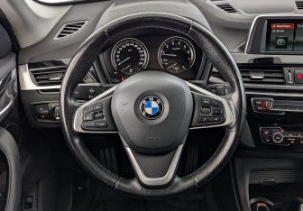 Подержанный автомобиль BMW X1 2018 года (22 фото)