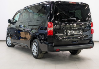 Подержанный автомобиль Peugeot Traveller 2018 года (7 фото)