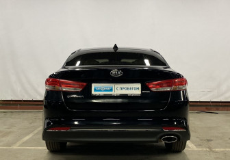 Подержанный автомобиль Kia Optima Sedan 2017 года (6 фото)