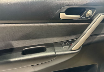 Подержанный автомобиль Honda Civic Hatchback 2001 года (17 фото)