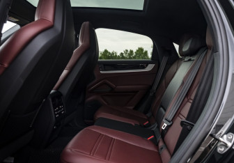 Подержанный автомобиль Porsche Cayenne 2025 года (15 фото)