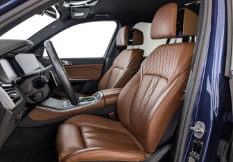 Подержанный автомобиль BMW X5 2021 года (20 фото)