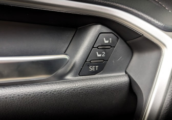 Подержанный автомобиль Toyota RAV4 2020 года (22 фото)