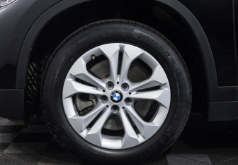Подержанный автомобиль BMW X1 2020 года (18 фото)