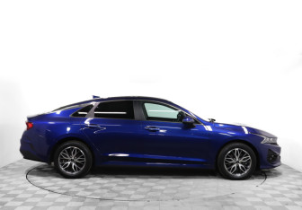 Подержанный автомобиль Kia K5 2022 года (4 фото)