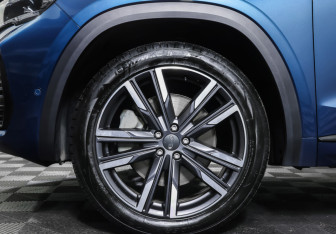 Подержанный автомобиль Geely Monjaro 2023 года (27 фото)