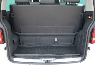 Подержанный автомобиль Volkswagen Multivan 2013 года (21 фото)