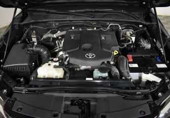 Подержанный автомобиль Toyota Fortuner 2020 года (6 фото)