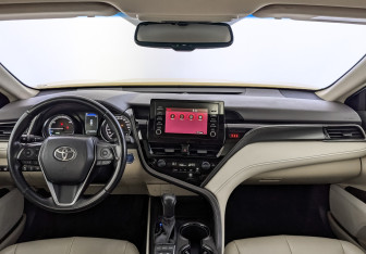 Подержанный автомобиль Toyota Camry Sedan 2022 года (14 фото)