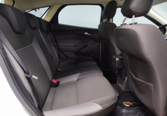 Подержанный автомобиль Ford Focus Hatchback 2011 года (11 фото)