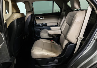 Подержанный автомобиль Ford Explorer 2020 года (11 фото)