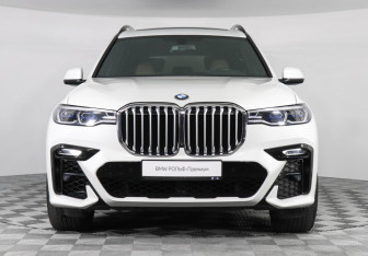 Подержанный автомобиль BMW X7 2019 года (3 фото)