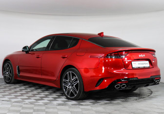 Подержанный автомобиль Kia Stinger 2023 года (7 фото)