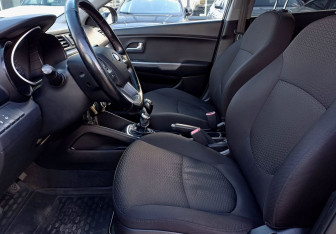 Подержанный автомобиль Kia Rio Sedan 2014 года (17 фото)