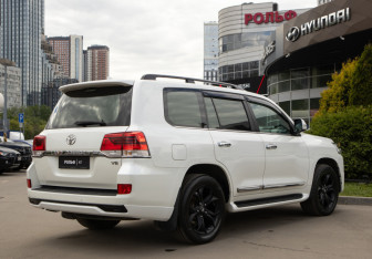 Подержанный автомобиль Toyota Land Cruiser Suv 2018 года (4 фото)