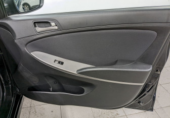 Подержанный автомобиль Hyundai Solaris Sedan 2016 года (18 фото)