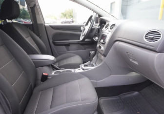 Подержанный автомобиль Ford Focus Hatchback 2010 года (11 фото)