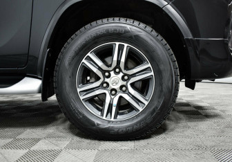 Подержанный автомобиль Toyota Fortuner 2018 года (6 фото)