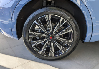 Новый Hongqi HS5 2024 (7 фото)