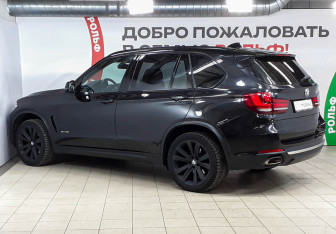 Подержанный автомобиль BMW X5 2014 года (6 фото)