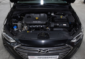 Подержанный автомобиль Hyundai Elantra Sedan 2018 года (9 фото)