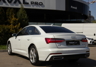 Подержанный автомобиль Audi A6 Sedan 2020 года (5 фото)