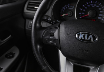 Подержанный автомобиль Kia Rio Hatchback 2014 года (11 фото)