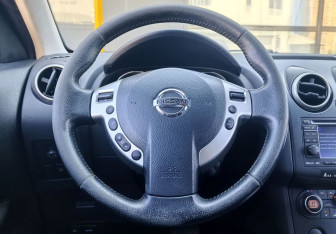 Подержанный автомобиль Nissan Qashqai 2009 года (15 фото)