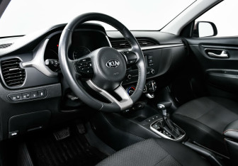 Подержанный автомобиль Kia Rio Sedan 2021 года (10 фото)