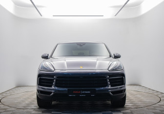 Подержанный автомобиль Porsche Cayenne 2019 года (2 фото)
