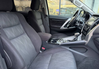 Подержанный автомобиль Mitsubishi Pajero Sport 2018 года (10 фото)