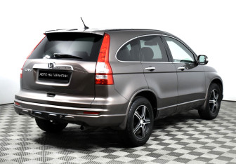 Подержанный автомобиль Honda CR-V 2012 года (4 фото)