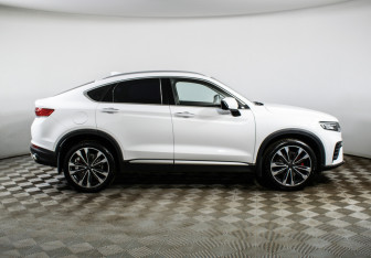 Подержанный автомобиль Geely Tugella 2022 года (4 фото)