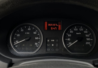 Подержанный автомобиль Renault Logan Sedan 2012 года (16 фото)